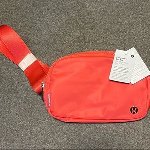 lululemon everywhere belt bag